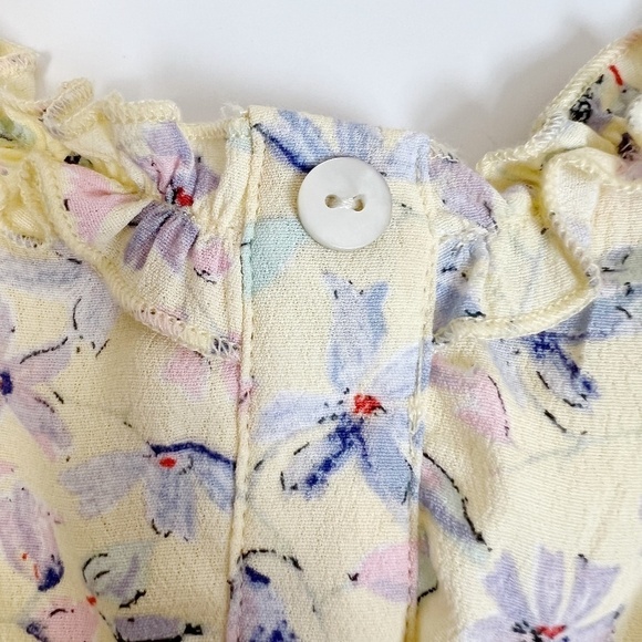 NEW Gianni Bini Floral Pastel Yellow Ruffle Neckline Chiffon Cropped Top Medium - Picture 3 of 11